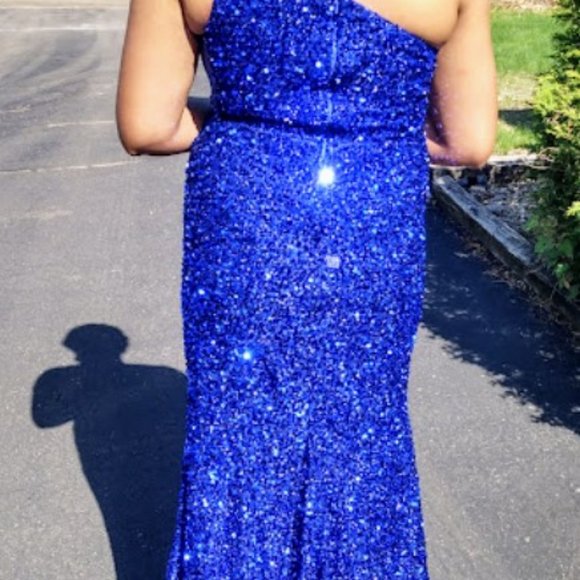 Beautiful shimmery dress - Picture 2 of 3